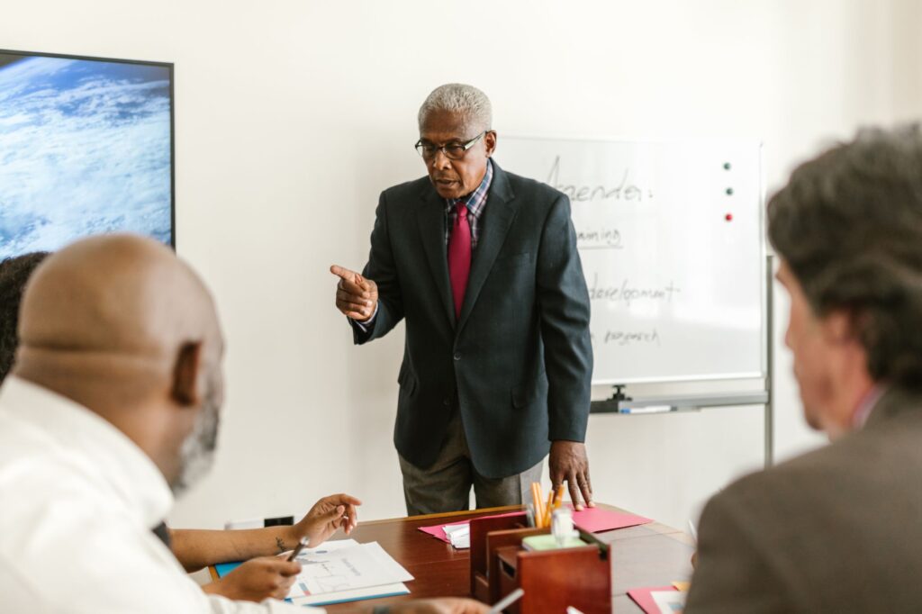 Founder presenting to a B2B team, the kind of voice LinkedIn Thought Leader Ads promote