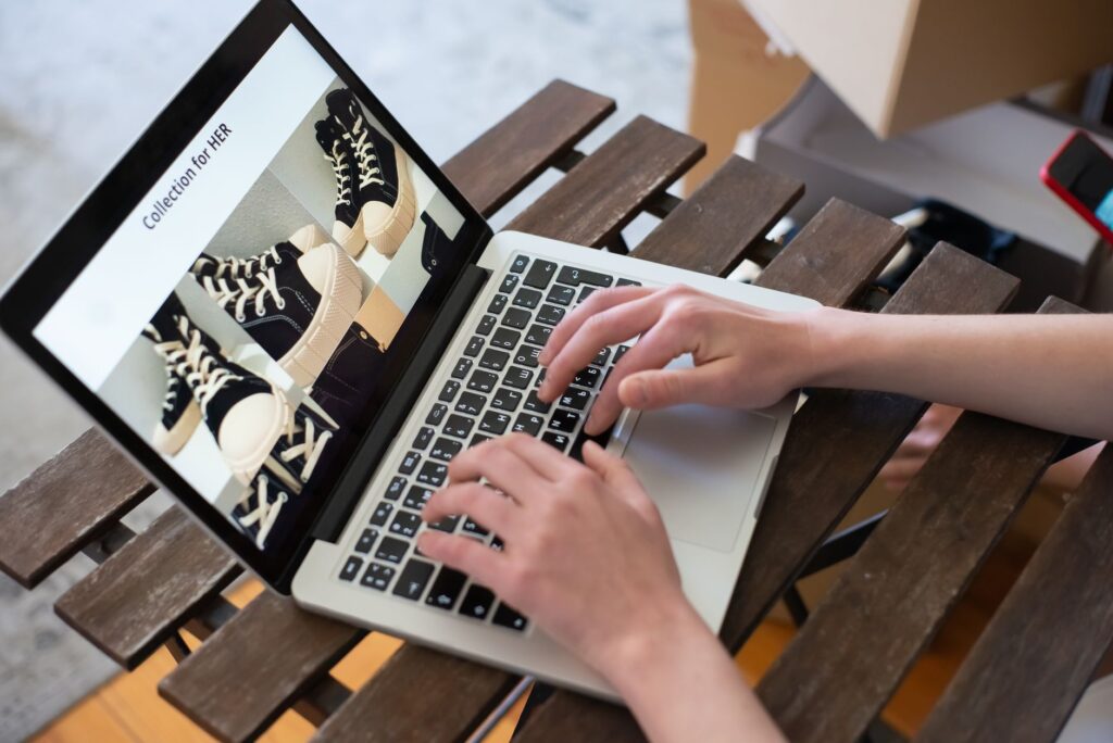 Laptop showing an online store, illustrating retail media and Amazon ad revenue