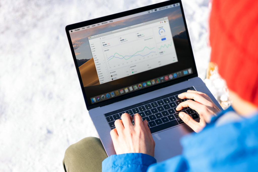 social media advertising performance dashboard with ROI metrics