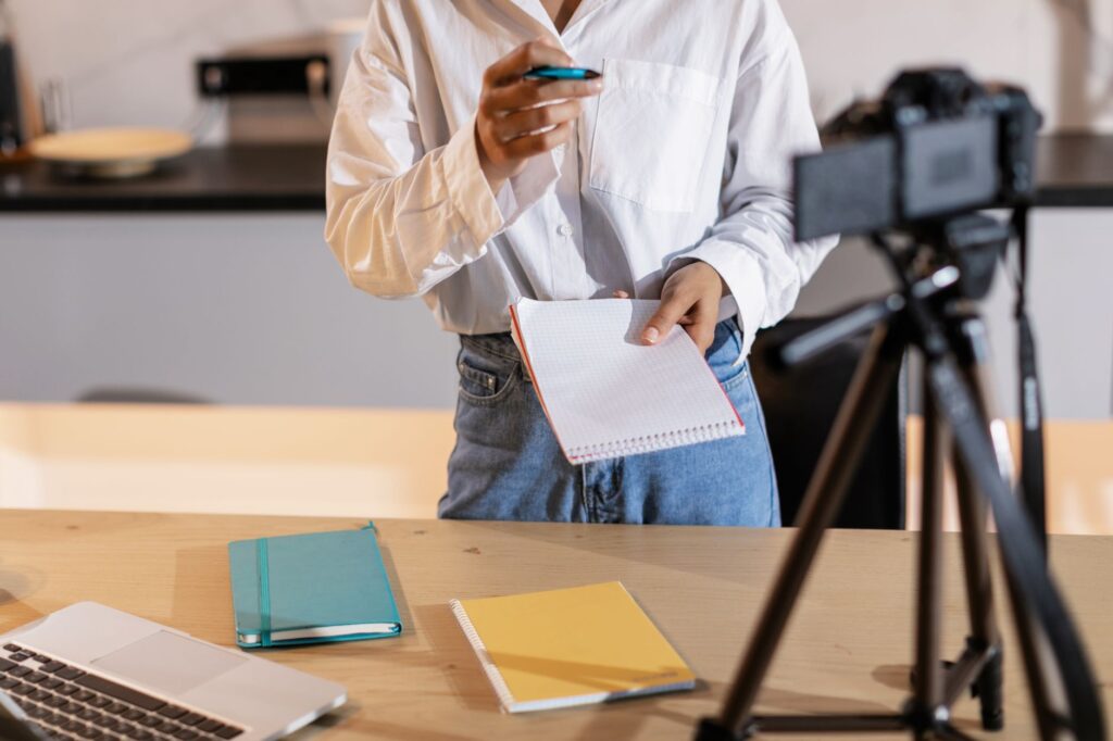 Writer drafting a blog writing outline for an SEO content brief